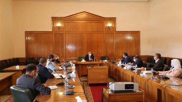 وزير الري خلال الاجتماع