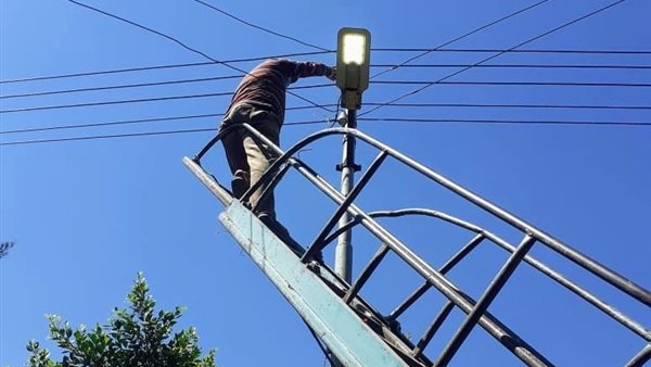 جانب من صيانة أعمدة