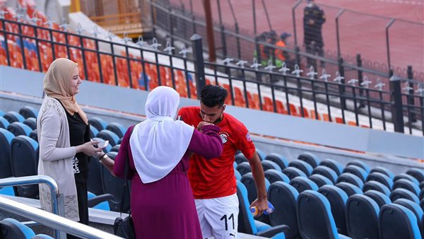 لاعب منتخب مصر يقبل