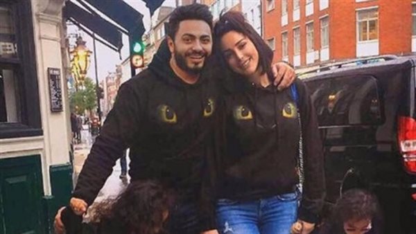 تامر حسنى وزوجته