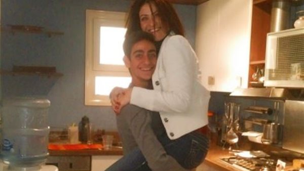 هيدي كرم وابنها 