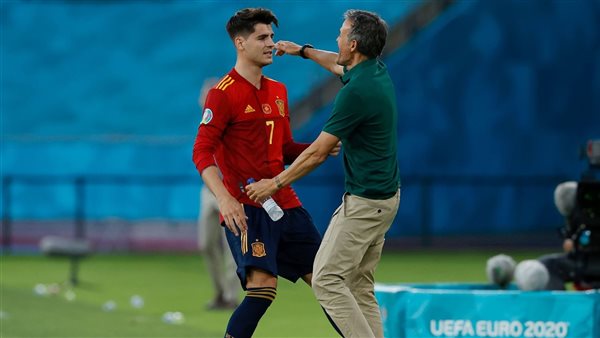 موراتا يحتفل بالهدف