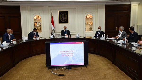 وزير الاسكان خلال