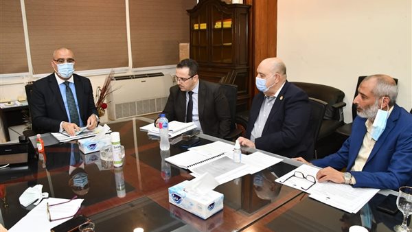 وزير الاسكان خلال