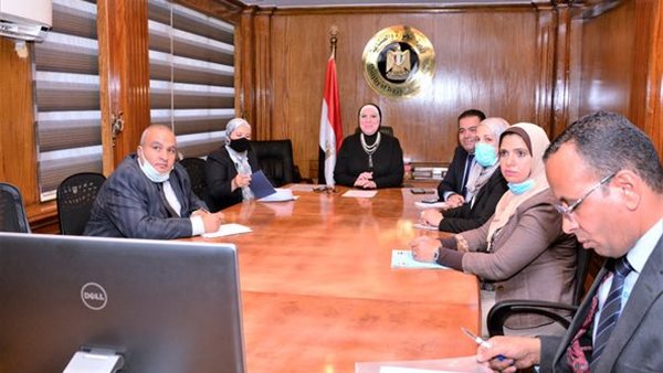 نيفين جامع - وزير