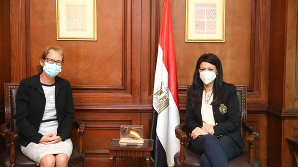 لقاء الوزيرة 