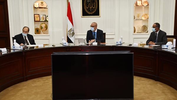 وزير الاسكان خلال