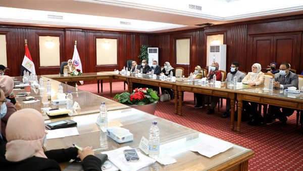 وزيرة الصحة خلال