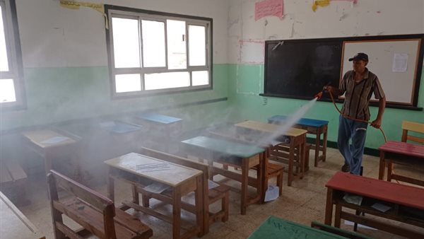 تطهير وتعقيم المدارس