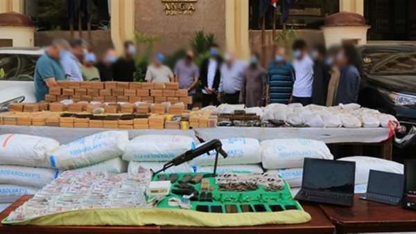 المتهمين و المضبوطات