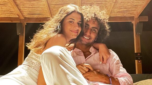 عمرو وردة مع خطيبته