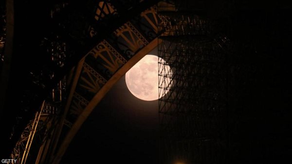 قمر الفراولة