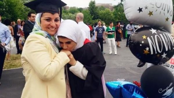 هبة قطب وابنتها 