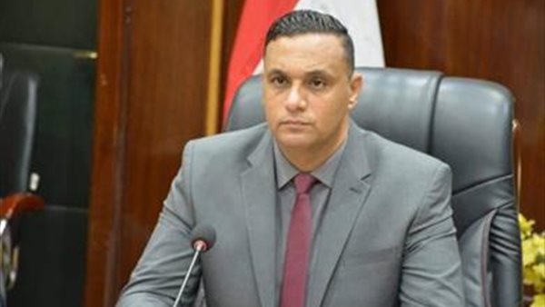 الدكتور أيمن مختار_