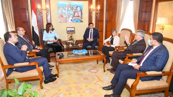 وزيرة الهجرة خلال