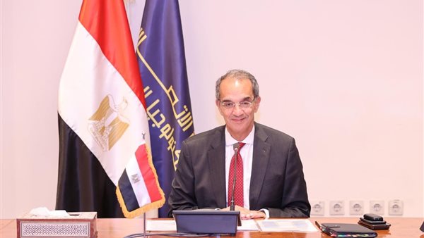 عمرو طلعت وزير الاتصالات