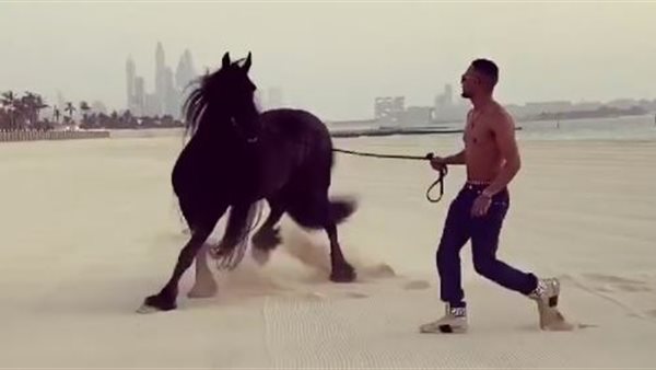 محمد رمضان برفقة