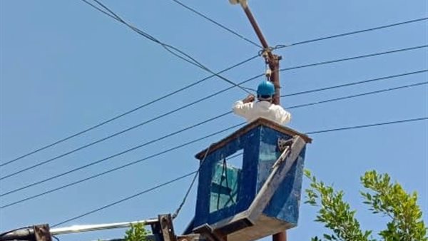 جانب من صيانة أعمدة