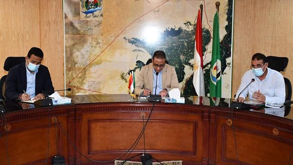 محافظ الفيوم خلال