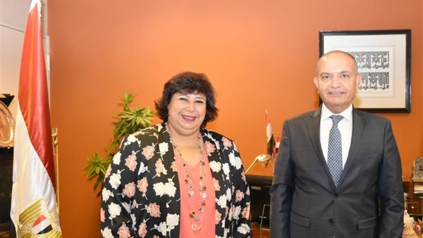 وزيرة الثقافة