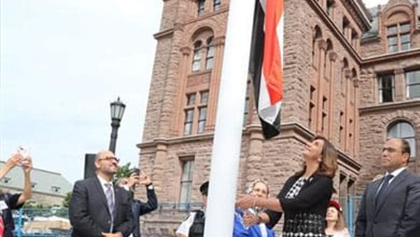 وزيرة الهجرة 