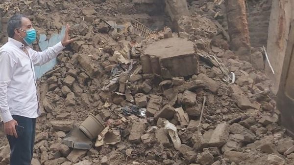 انهيار حائط عقار