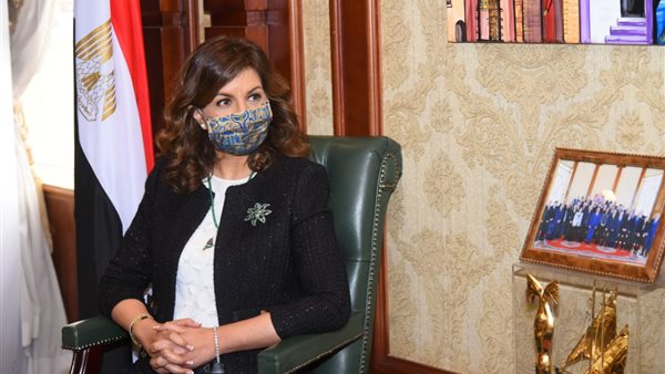 وزيرة الهجرة 