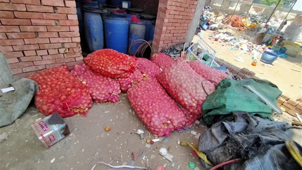 جانب من الأغذية الفاسدة