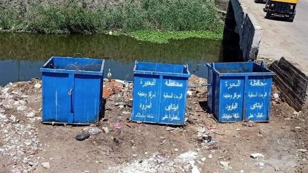 جانب من صناديق القمامة