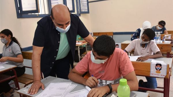 محافظ أسوان خلال