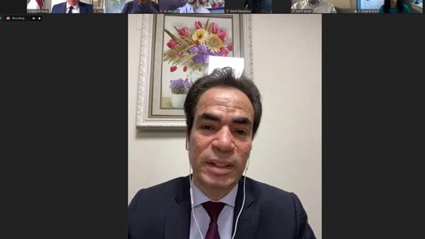 جانب من الندوة