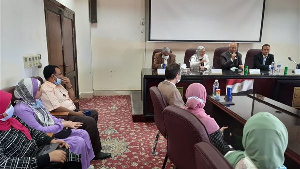 جانب من الندوة