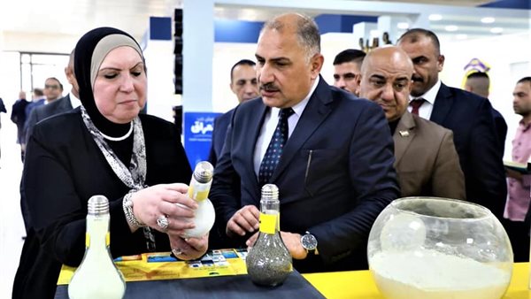 وزيرة الصناعة خلال