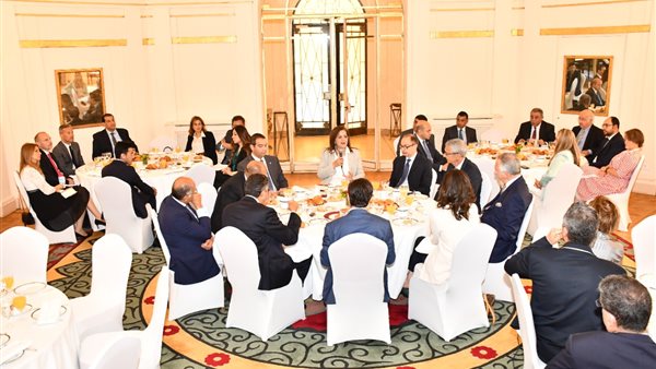 وزيرة التخطيط خلال