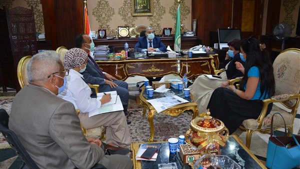 محافظ المنيا خلال