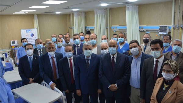 محافظ المنيا خلال