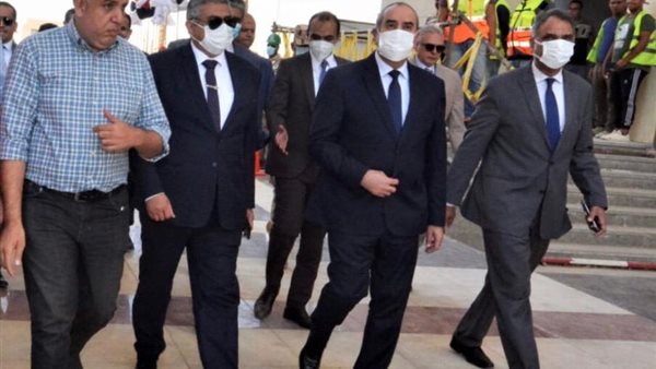 وزير الطيران يتفقد