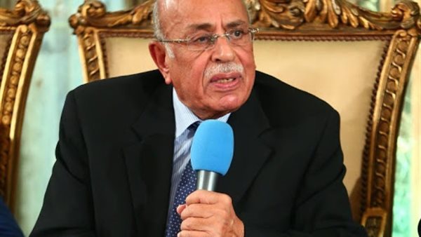 مفيد شهاب استاذ القانون