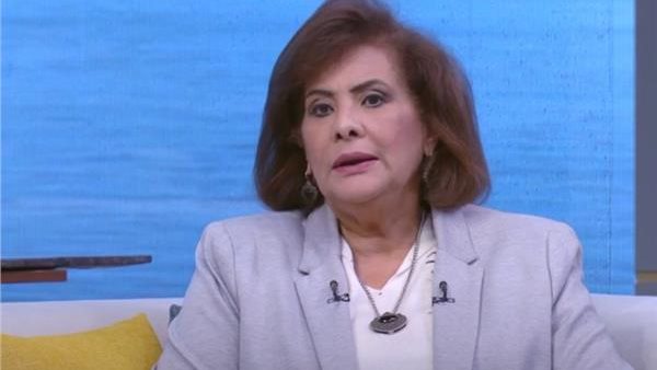  الدكتورة أماني الطويل