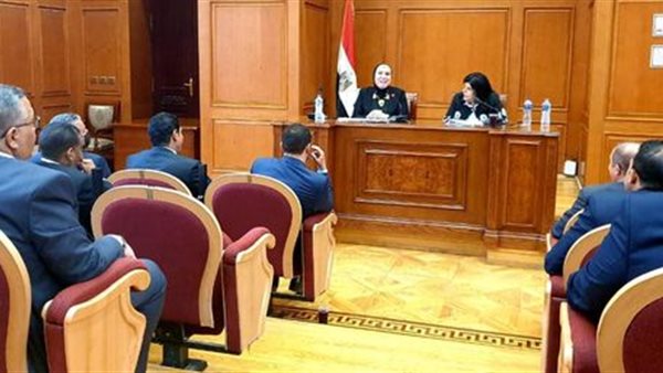 وزيرة الصناعة 