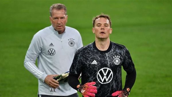 نوير مع مدرب حراس