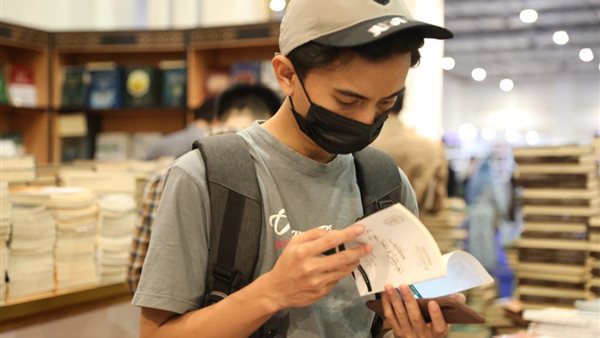 جانب من زوار معرض