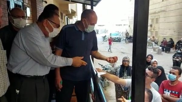 محافظ الشرقية خلال