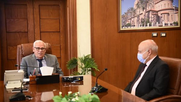 محافظ بورسعيد خلال