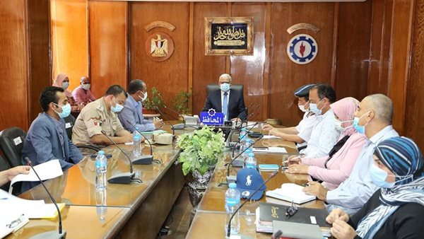 محافظ السويس خلال