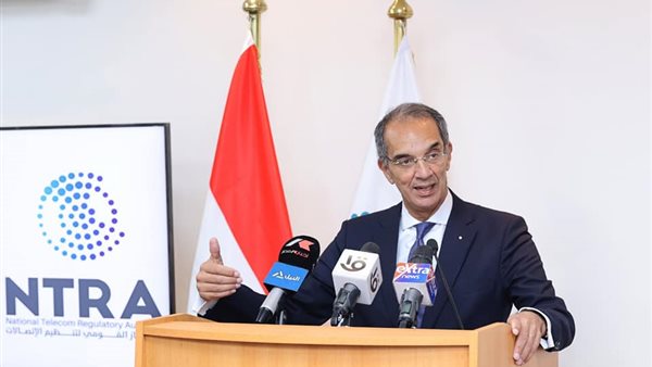 عمرو طلعت وزير الاتصالات