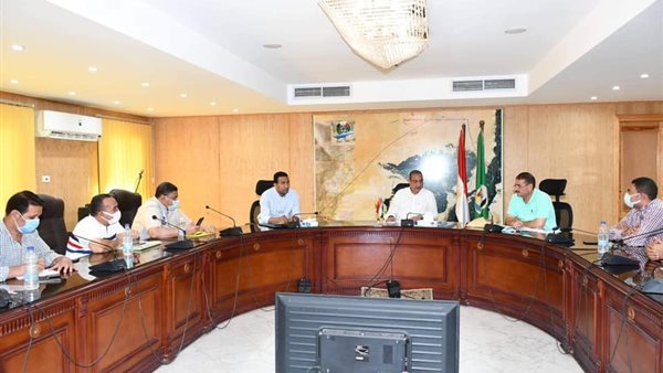 محافظ الفيوم خلال