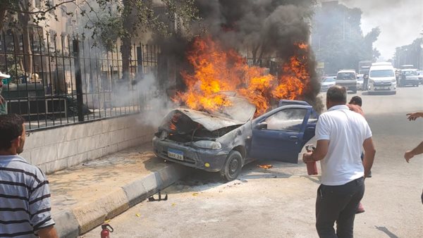 اشتعال النيران بالسيارة