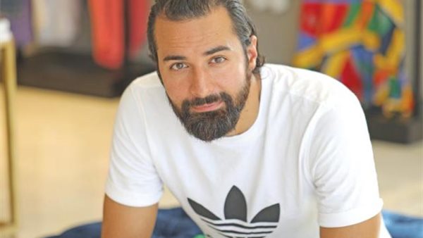 الفنان احمد حاتم