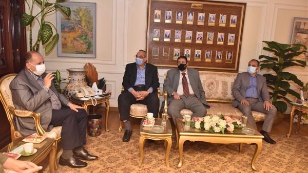 محافظ أسيوط خلال